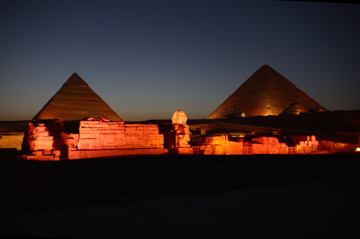 Great Pyramids & Light Show 